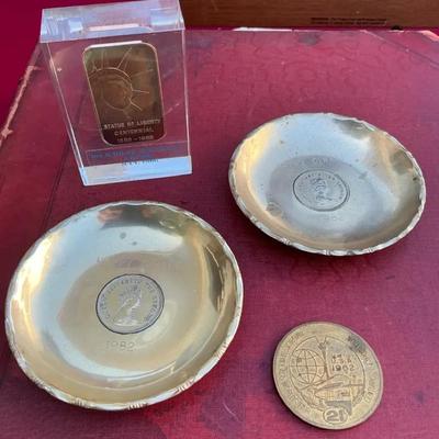 1982 Happy Diwali Coin Dishes Century 21 Expo Centennial Statue Of Liberty