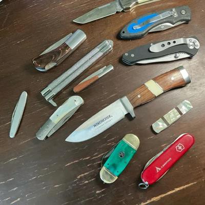 Pocket Knives Lot of 12