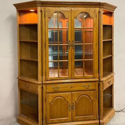 3pc. Thomasville Oak Display Cabinet 