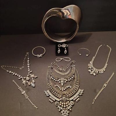 Sale Photo Thumbnail #139