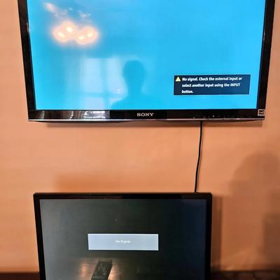 TVs with Wall & Table Mount
