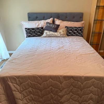 Queen Sized Bed Includes, Pillows, Blankets, Sheets, Mattress Cover, Mattress & Box Spring