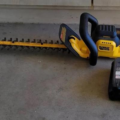 Dewalt Hedge Trimmer W/ (2) 20V Batteries & Charger
