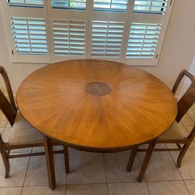 Vintage Well Kept Round Table W/ 2 Chairs  (leaves included)