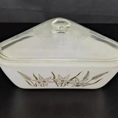 Inland Glass Triangle Casserole Dish Golden Wheat with Lid 