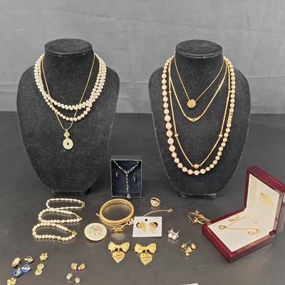 Mixed Lot of Avon Jewelry - Necklaces - Bracelets - Earrings - Ring 