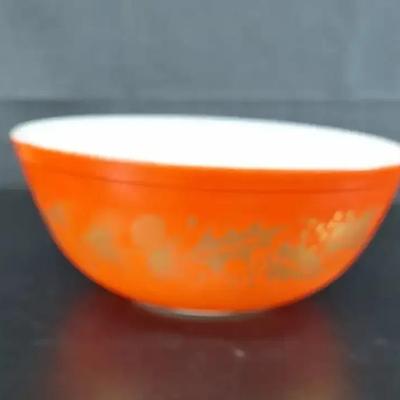 Pyrex Golden Pinecone Holly Leaf Large Red Mixing Bowl #404 Christmas 960