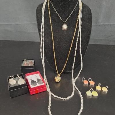 Signed Joan Rivers - Egg Necklace Flapper Faceted Clear Glass Necklace Bead Strand 