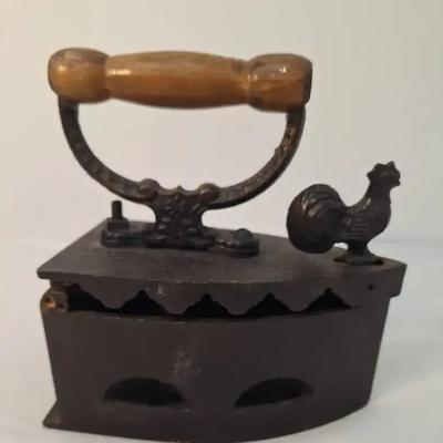 Antique 1800's Cast Iron Coal Iron with Chicken Knob 