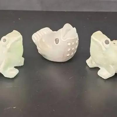 3 Isabell Bloom Signed Baby Bird Sculpture - 2 Signed Sculpture Frogs 