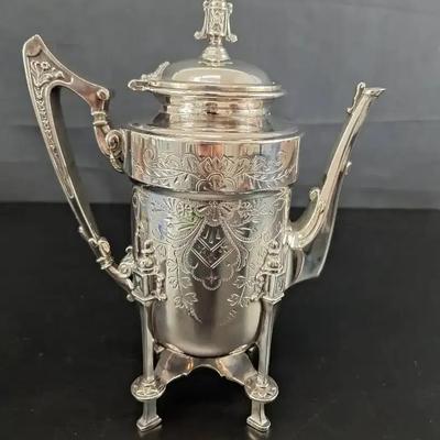 WM Rogers & Sons .16 - 950 11-inch Silver Plated - Tripple Plated Teapot