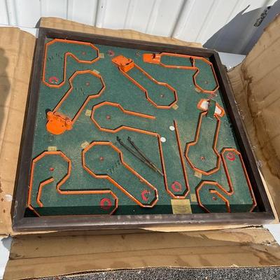 Rare Tee-Zee Table top Miniature Golf Game   1920's Era. 