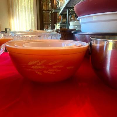 Vintage Pyrex Wheat/Golden Harvest Mixing Bowl Set (#401-403)