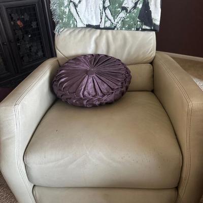 Modern accent chair