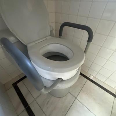 Elevated toilet seat