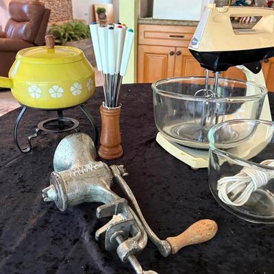 Vintage Cooking And Dining Items - Sunbeam