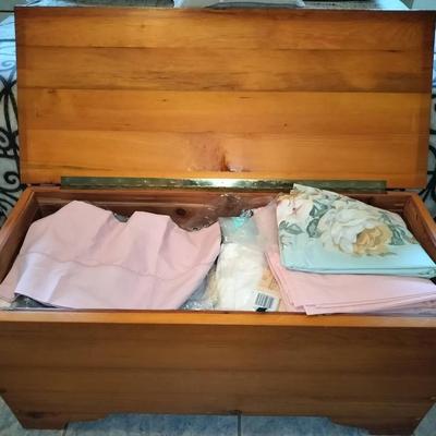 Vintage Cedar-Lined Wooden Hope Chest #2 – Includes Blankets & Linens