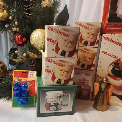 Holiday Wreath, New In Box Santa Ceramics