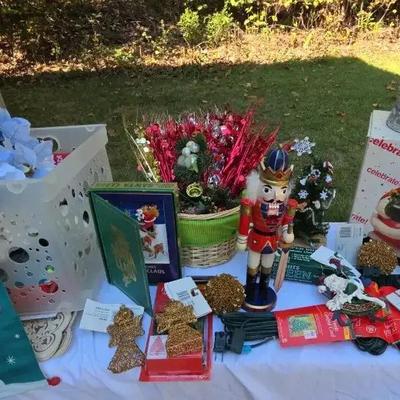 Nutchracker Christmas Lot And Decor