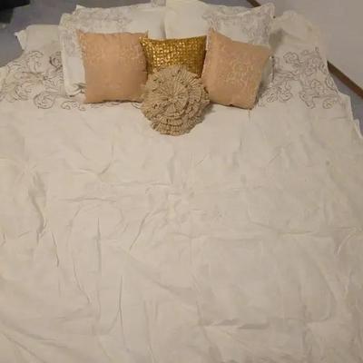Chris Madden Queen Comforter Set