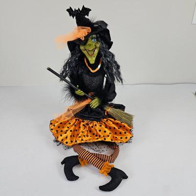 A Lot #B7 - Karen Didion Halloween Witch Large Shelf Sitter