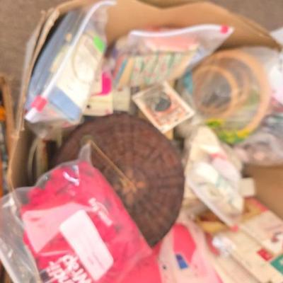 Sale Photo Thumbnail #25: Sewing items 