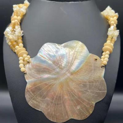 Large Flower-shaped Shell Necklace