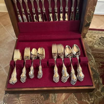 Sale Photo Thumbnail #172: Nice set of silverplate with box