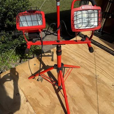 Utilitech 500 Watt  Twin Head Work Lights w/Stand