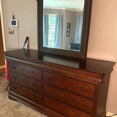 Broyhill Cherry 8-Drawer Dresser