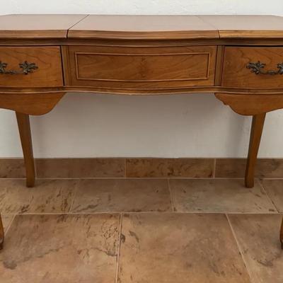 Bassett Brand Provincial Vanity Dressing Table 