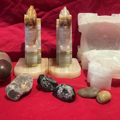Rocks And Minerals Bookends And Ashtrays  