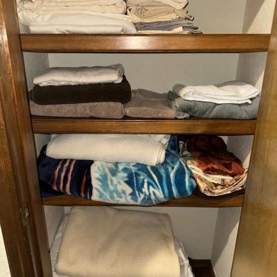 Linen Closet Refresh 