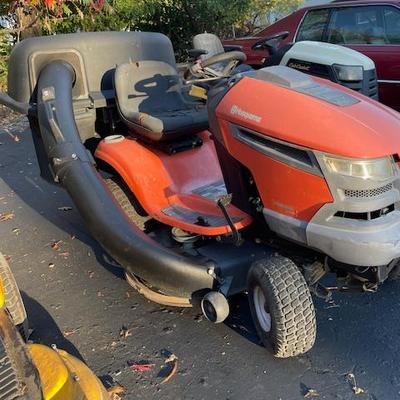 Husqvarna, YTH24V48 “Husky 24/48”, triple-blade mower deck