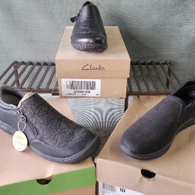 Women's Slide On Shoes New In Box Size 10 Featuring Clarks 