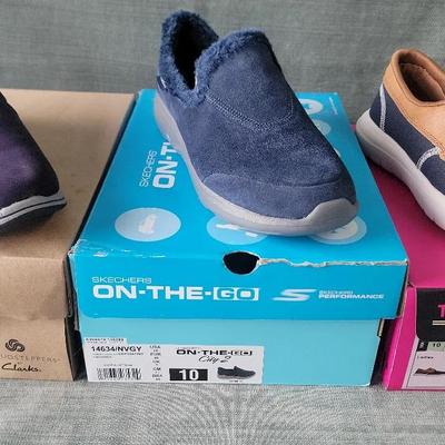 Women's Casual Shoes Size 10 In Navy Featuring Clarks