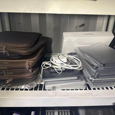 2892 • 17 macbooks, 2 ipads, 11 macbook cases, 2 macbook chargers