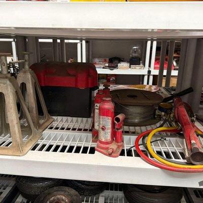 Sale Photo Thumbnail #144: 2228 • 3 bottle jacks, 2 jack stands, pressure regulator
