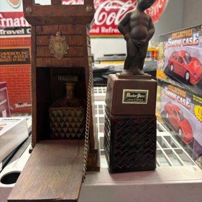 2288 • 2 decanters