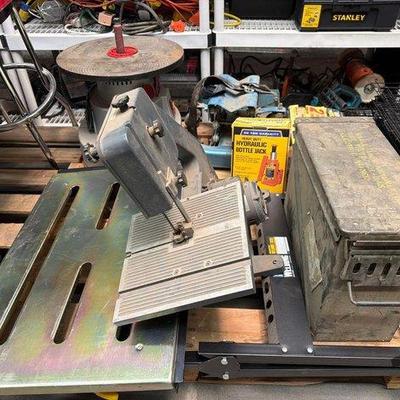 Sale Photo Thumbnail #128: 2162 • 20 ton bottle jack, transmission jack, floor jack