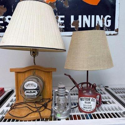 2352 • 2 lights and 1 lantern