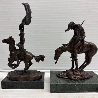 8131 • 2 bronze statues