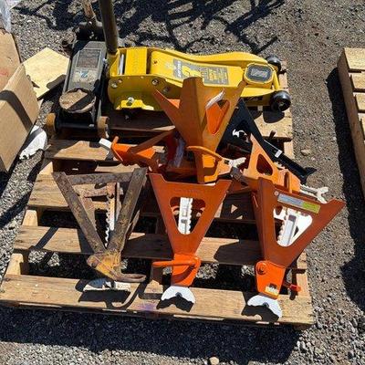 84004 • 2 floor jacks and 8 jack stands