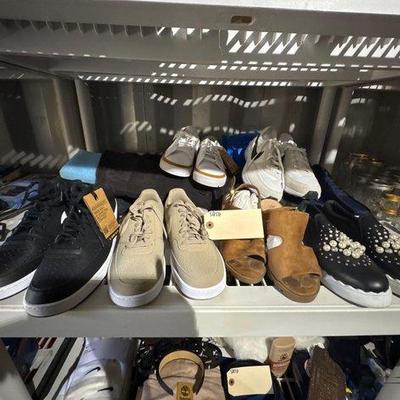 2836 • 11 pairs of shoes