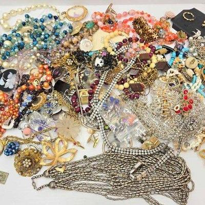 Sale Photo Thumbnail #47: 1004 • costume jewelry lot