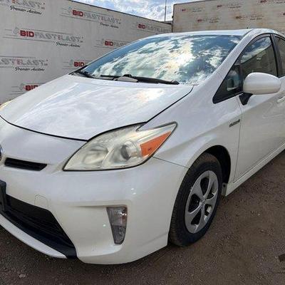 320 • 2013 toyota prius
