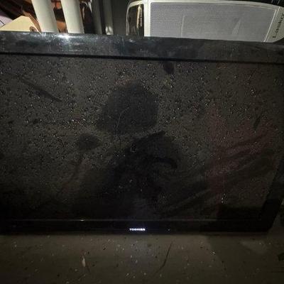 2852 • toshiba 40” flatscreen tv