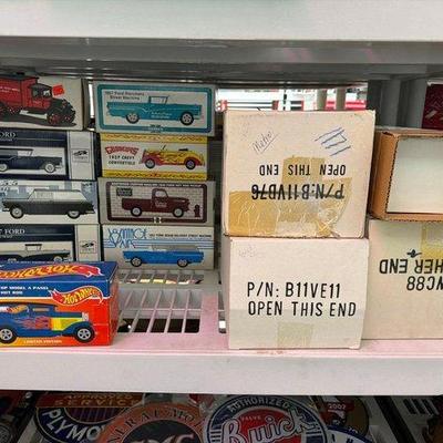 2282 • 13 model cars and coin banks