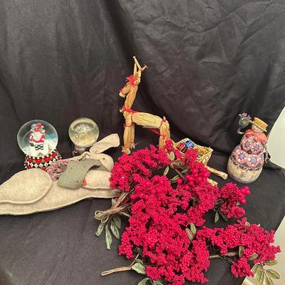 Folk-Inspired Christmas Decor Lot