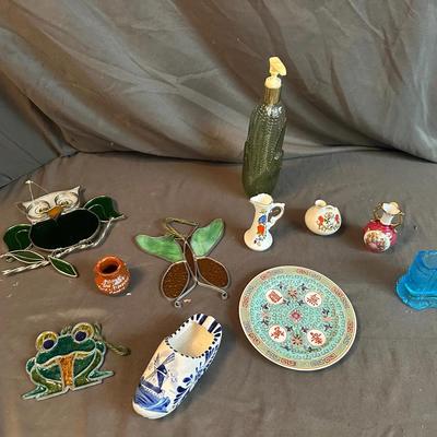 Decorative Collectibles & Trinket Lot – Glass, Porcelain & Stained Glass Pieces